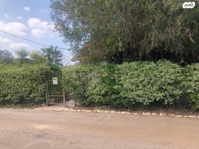 בית פרטי/ קוטג', הצבי, שיכון עממי, הוד השרון