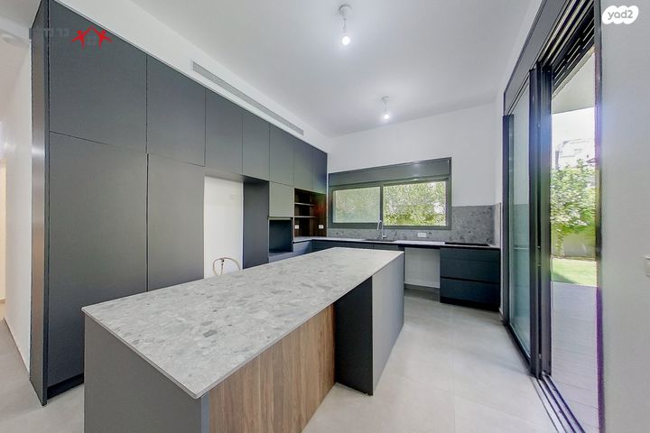 דירת גן, מתחם גרינברג, הוד השרון