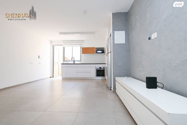 דו משפחתי, תל מונד