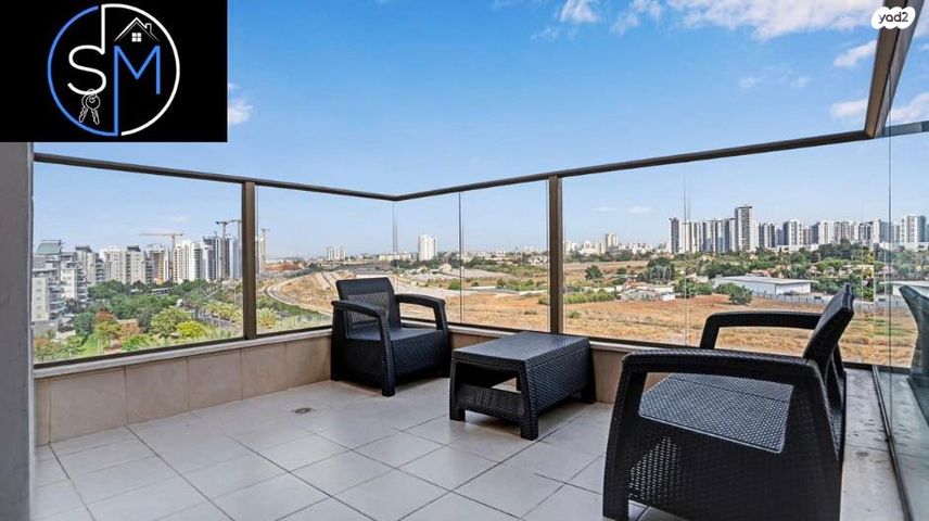 דירה, אפרים קישון, חתני פרס ישראל, באר יעקב