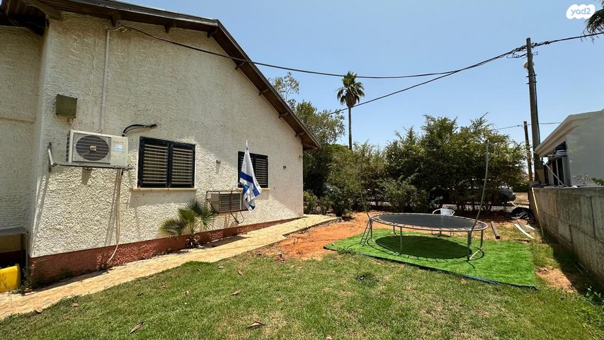 בית פרטי/ קוטג', הצבי, שיכון עממי, הוד השרון