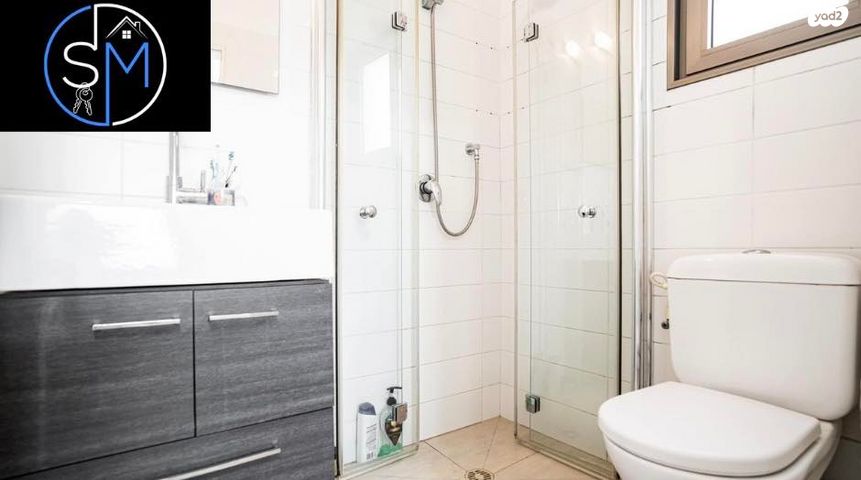 דירה, אפרים קישון, חתני פרס ישראל, באר יעקב