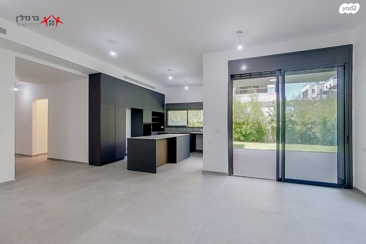 דירת גן, מתחם גרינברג, הוד השרון