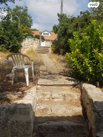 דו משפחתי, הרב עוזיאל, שלומי