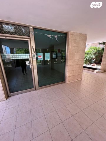 דירה, עמנואל מול, צפון מערב מרכז העיר, נתניה