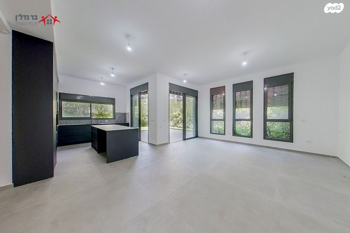 דירת גן, מתחם גרינברג, הוד השרון