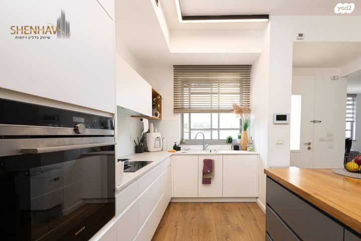 דו משפחתי, תל מונד