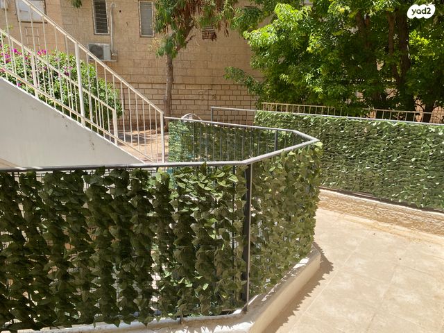 דירה, מרדכי אלקחי, ארמון הנציב, תלפיות מזרח, ירושלים