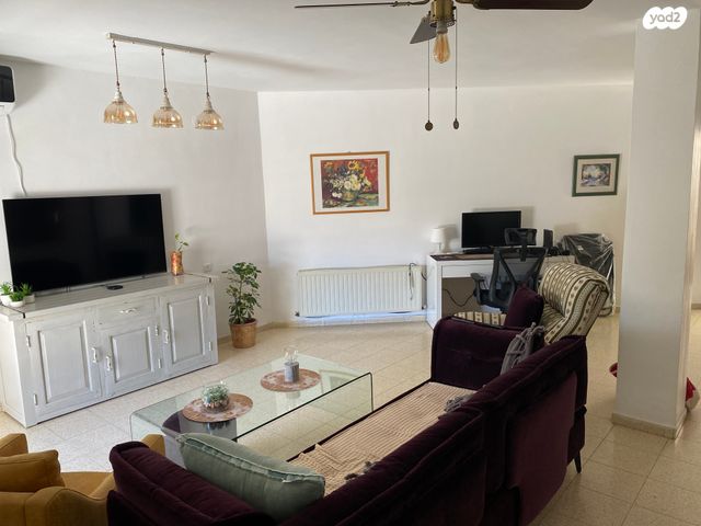 דירה, מרדכי אלקחי, ארמון הנציב, תלפיות מזרח, ירושלים