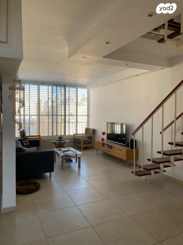 גג/ פנטהאוז, מקס נורדאו, דרום מערב ותיק, בת ים