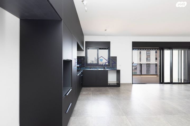 דירה, אמנון ליפקין שחק, נוף הטיילת, נתניה