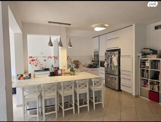 דירת גן, השבטים, מודיעין מכבים רעות