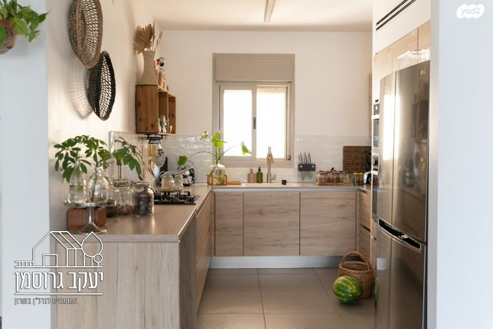 דירה, נחל איילון, צור יצחק, צור יצחק