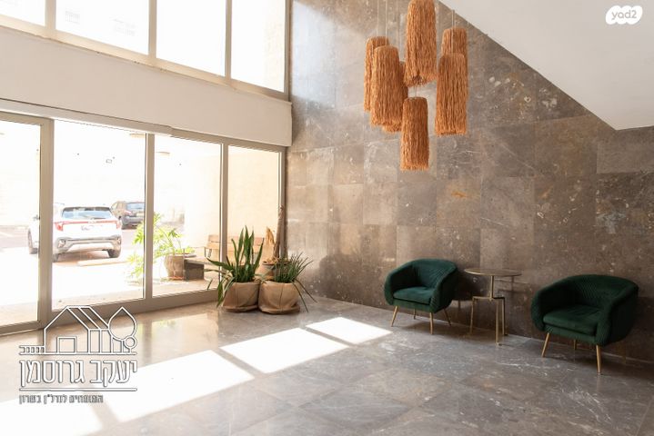 דירה, נחל איילון, צור יצחק, צור יצחק