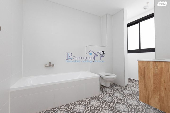 דירה, אמנון ליפקין שחק, נוף הטיילת, נתניה