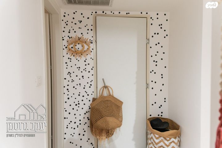 דירה, נחל איילון, צור יצחק, צור יצחק