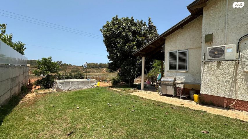 בית פרטי/ קוטג', הצבי, שיכון עממי, הוד השרון