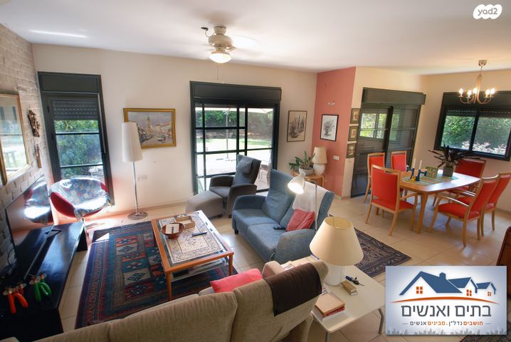 דו משפחתי, טופז, כפר יונה