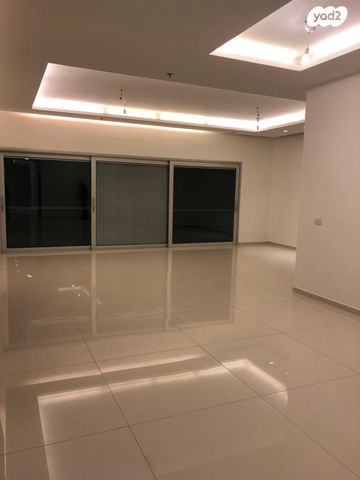 גג/ פנטהאוז, דודו דותן 14, עיר ימים, נתניה