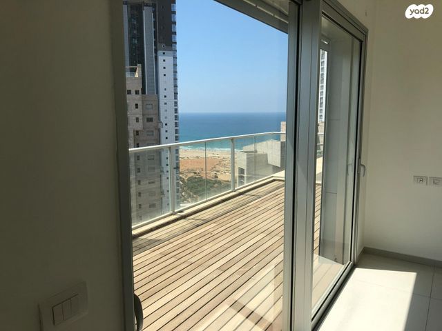 גג/ פנטהאוז, דודו דותן 14, עיר ימים, נתניה