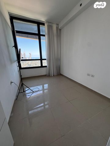 דירה, דרך מנחם בגין 158, מונטיפיורי, הרכבת, תל אביב יפו