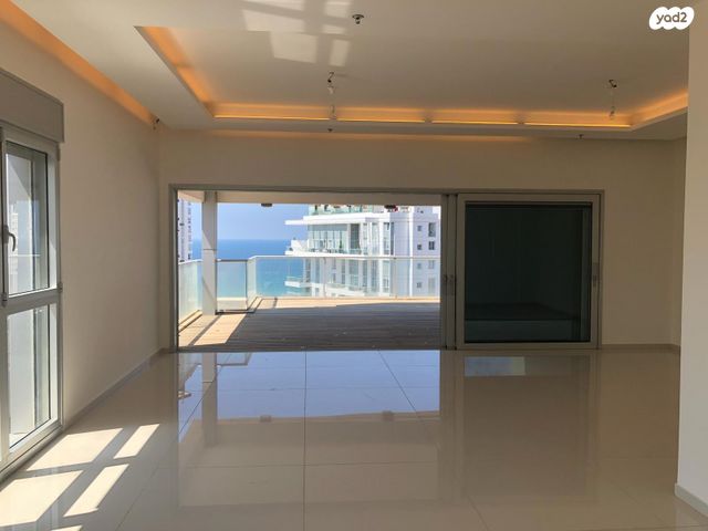 גג/ פנטהאוז, דודו דותן 14, עיר ימים, נתניה