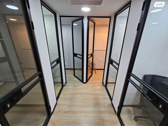 משרדים, יגאל אלון, נחלת יצחק, תל אביב יפו