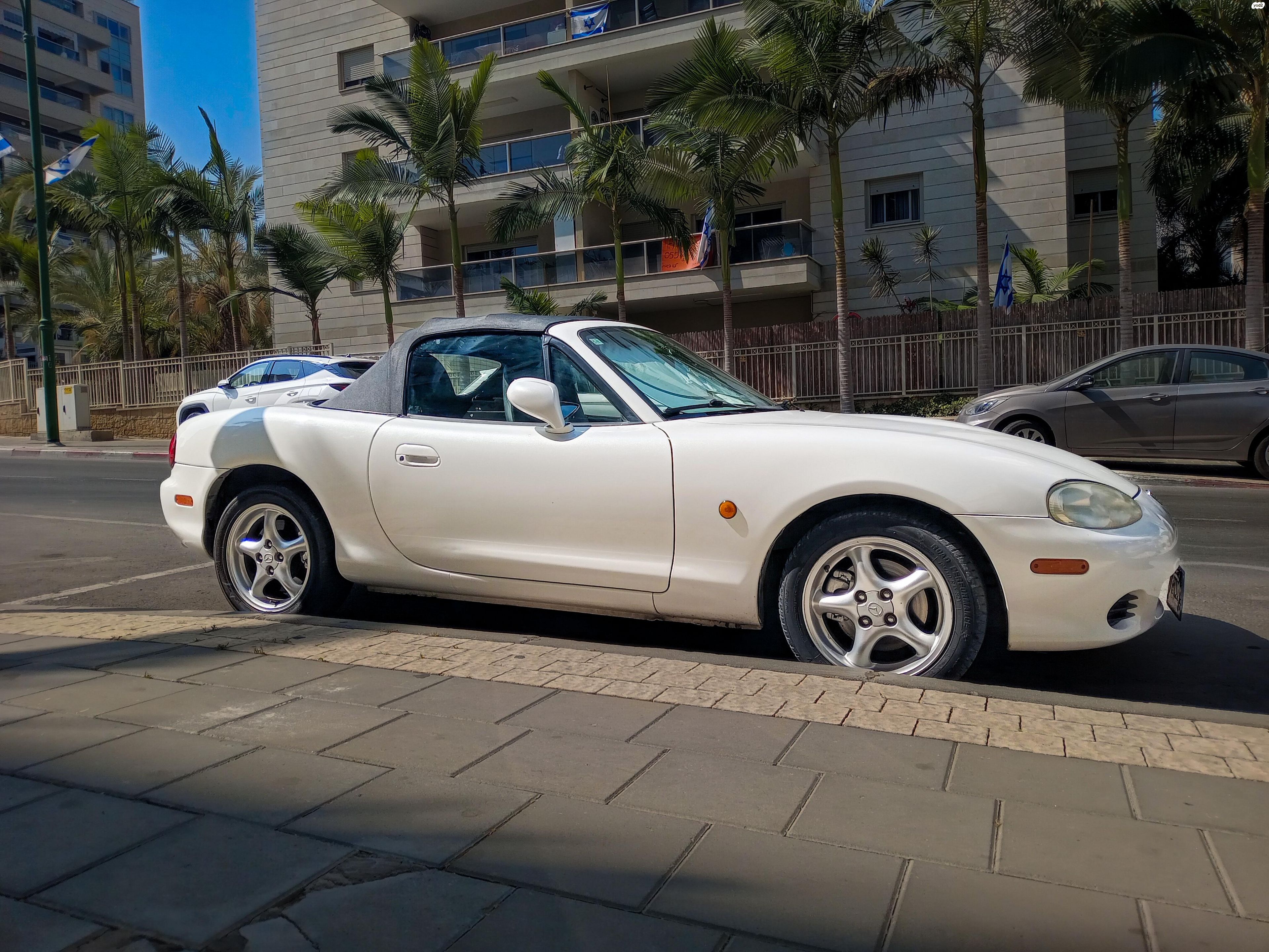 מודעת רכב מאזדה MX-5