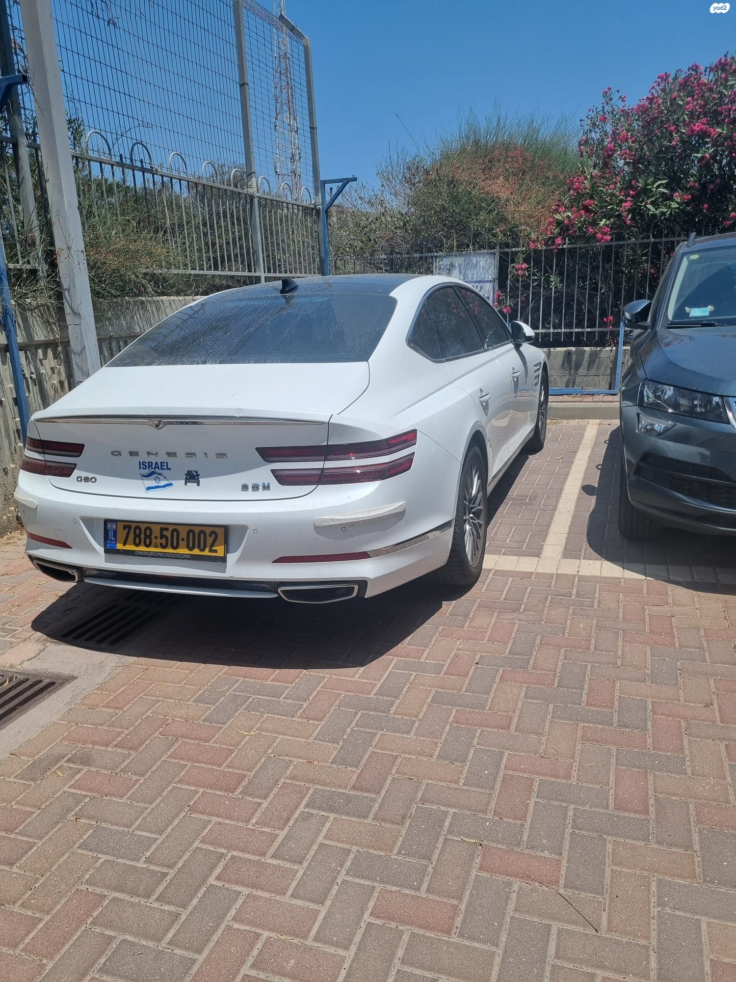 מודעת רכב ג'נסיס G80