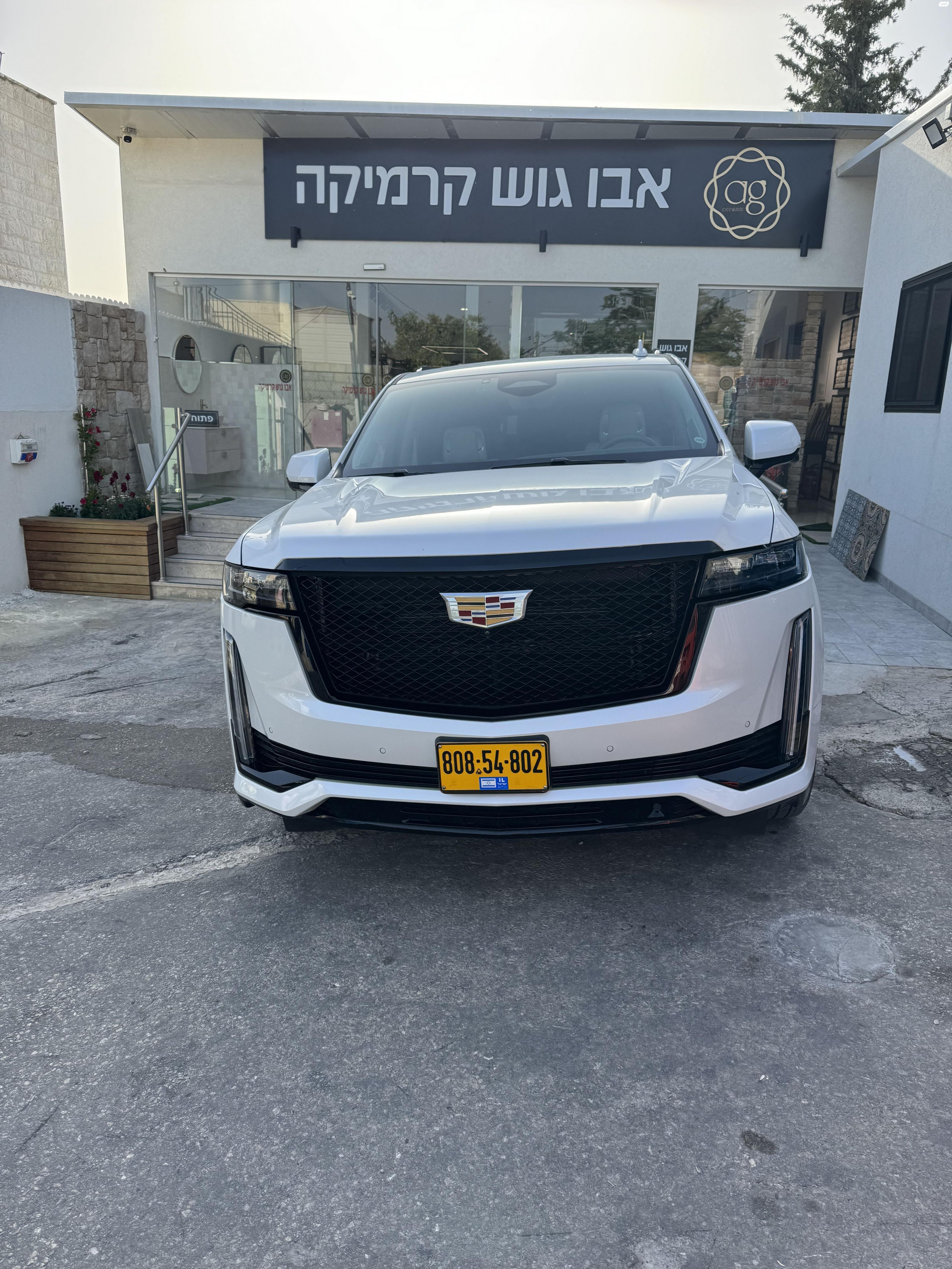 מודעת רכב קאדילק אסקלייד