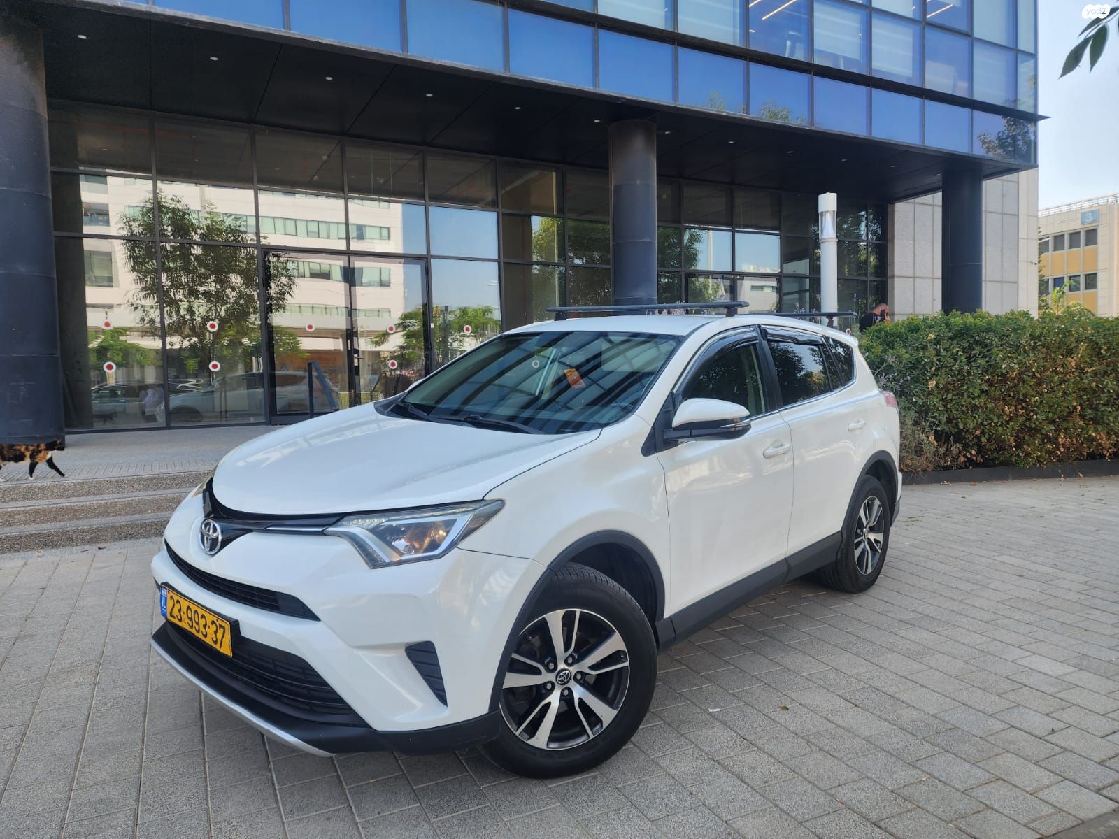 מודעת רכב טויוטה RAV4
