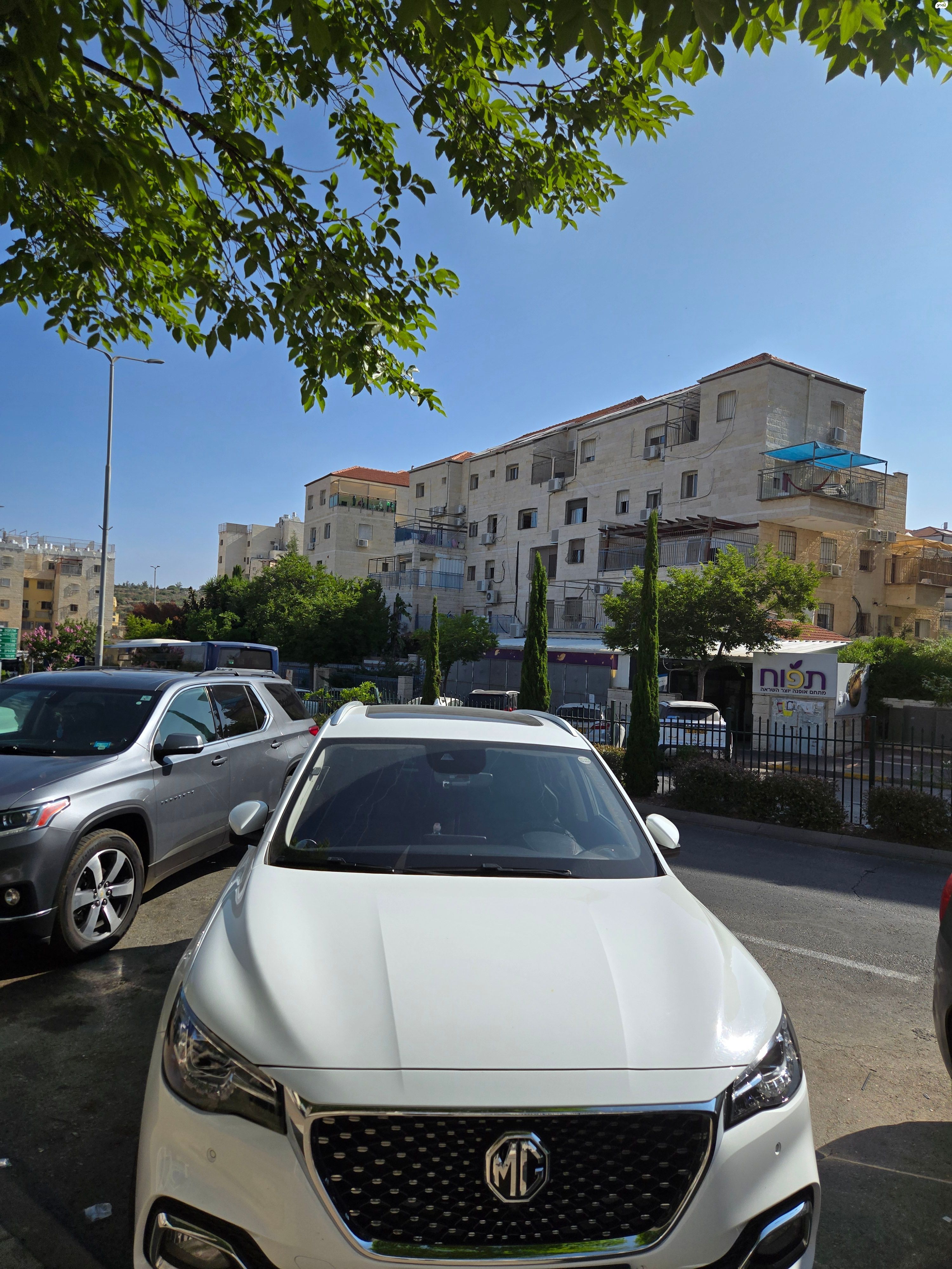 מודעת רכב אם ג'י EHS PHEV
