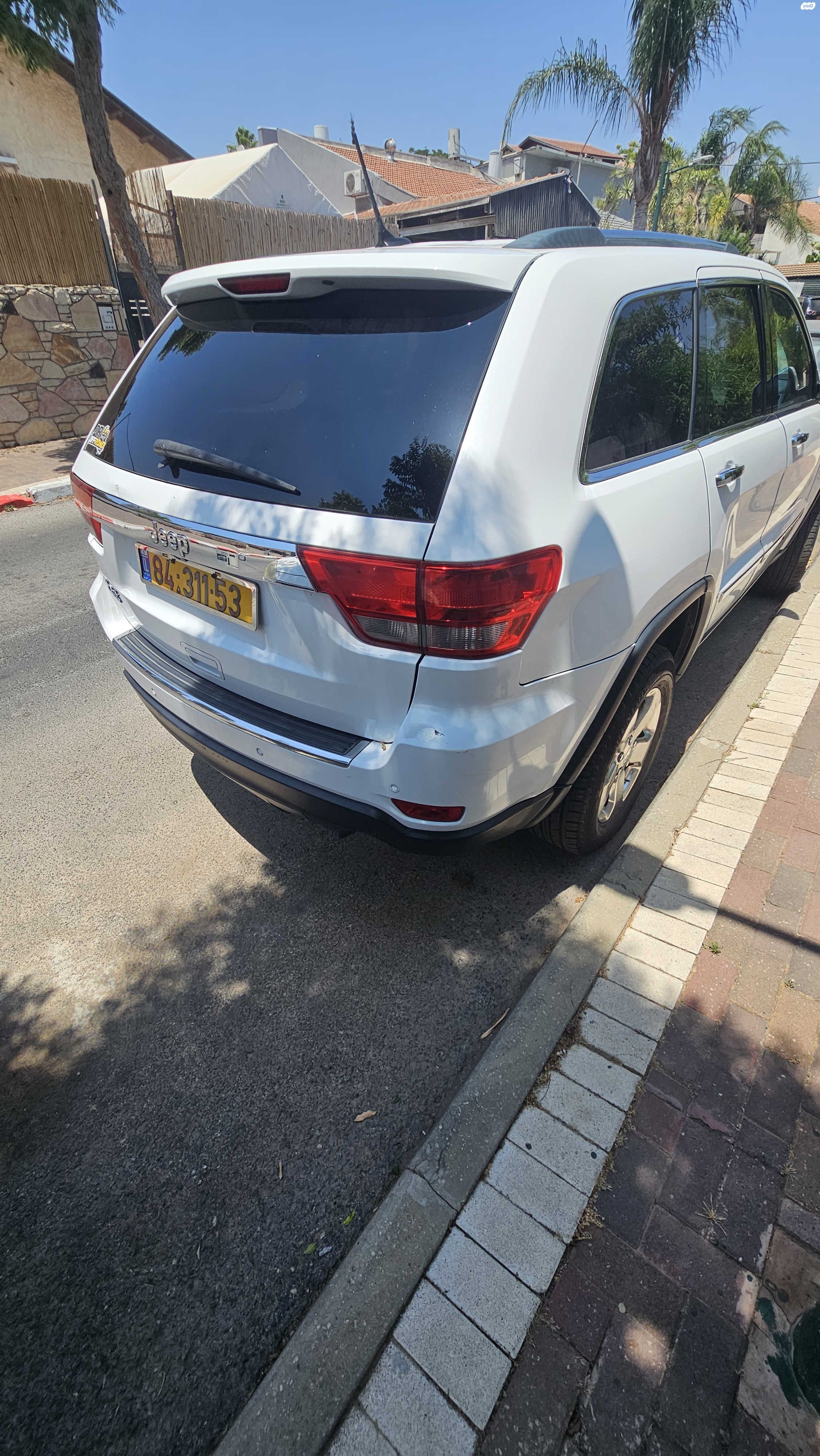 מודעת רכב ג'יפ גרנד צ'ירוקי