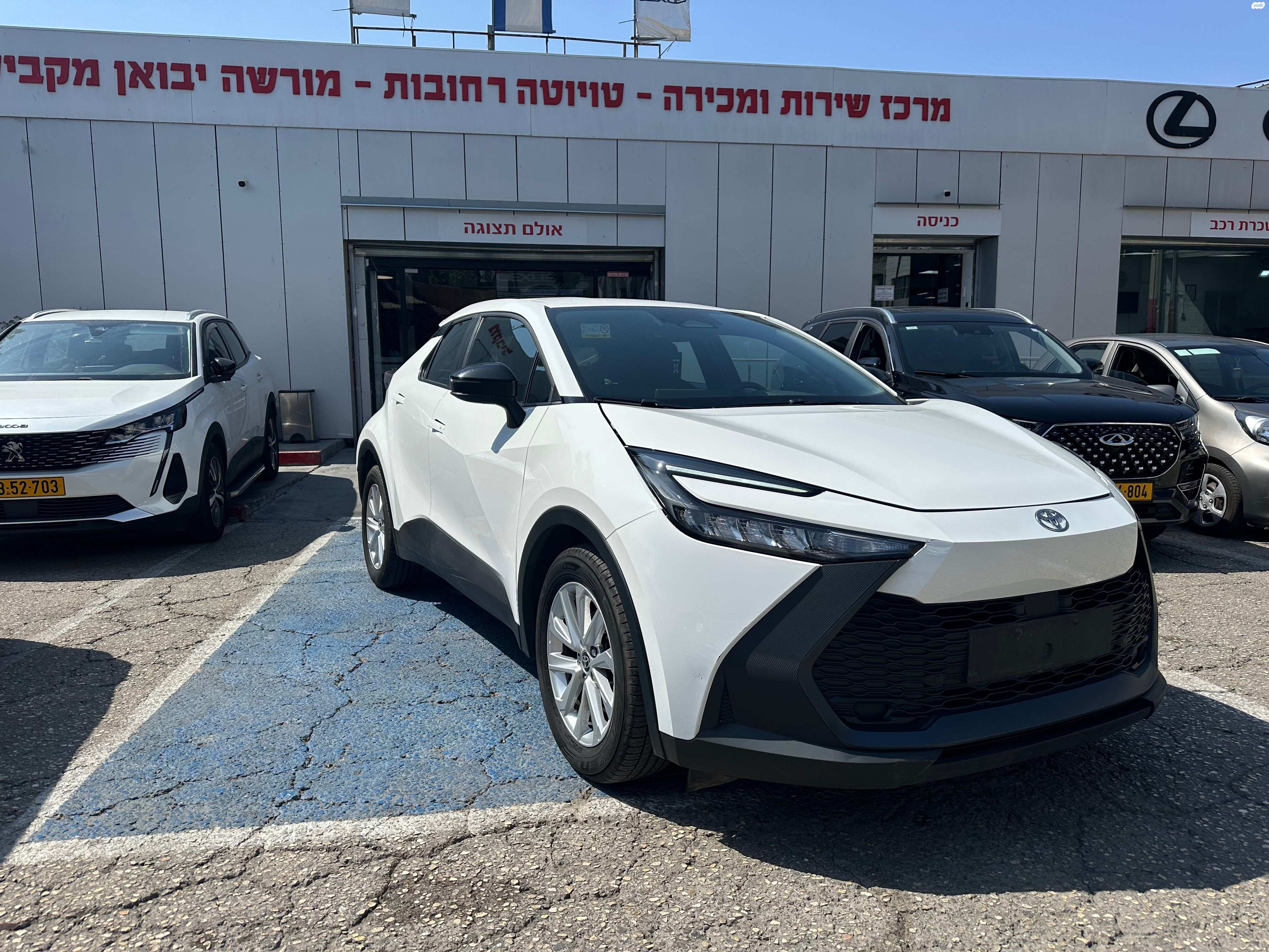 מודעת רכב טויוטה C-HR