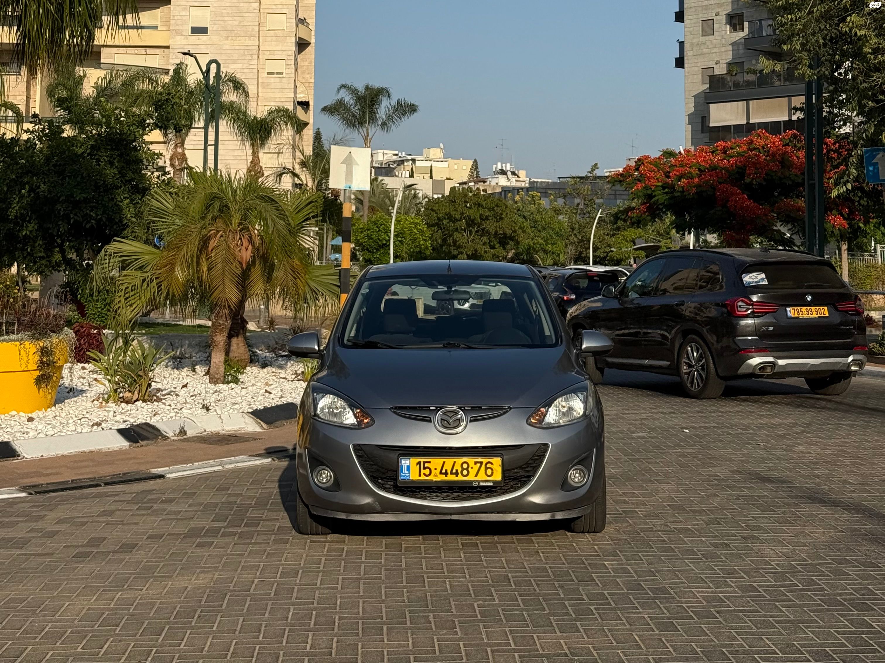 מודעת רכב מאזדה 2