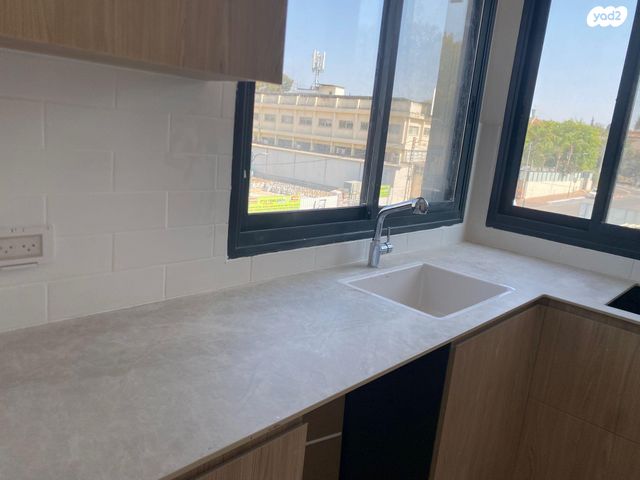 דירה, מרבד הקסמים 5, אזור תעשיה זעירה, גדרה