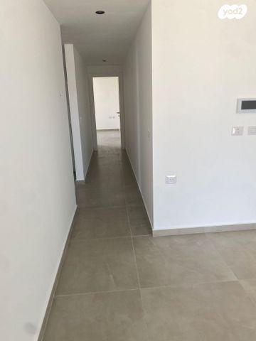 דירה, מרבד הקסמים 5, אזור תעשיה זעירה, גדרה