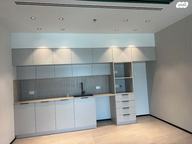 משרדים, לוחמי האש 1, צומת סביון, קרית אונו