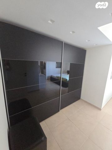 דירה, אהוד מנור, עיר ימים, נתניה