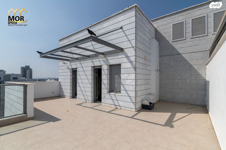 גג/ פנטהאוז, נאות שמיר, יבנה