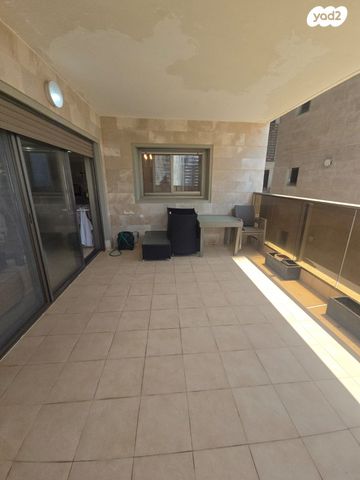 דירה, אהוד מנור, עיר ימים, נתניה