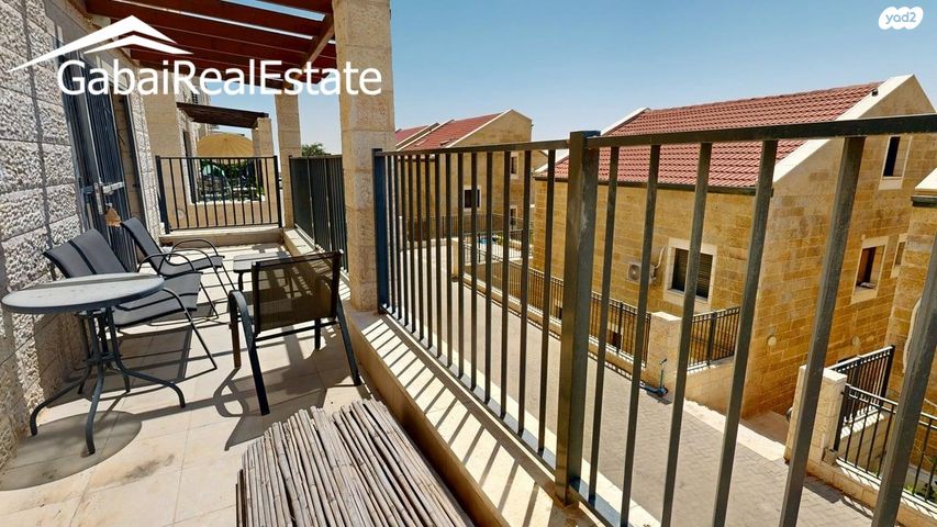 דו משפחתי, בית הבחירה, אפרת