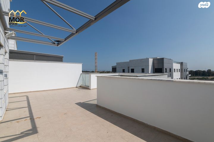 גג/ פנטהאוז, נאות שמיר, יבנה