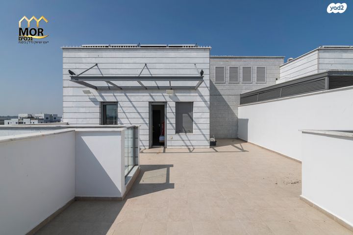 גג/ פנטהאוז, נאות שמיר, יבנה