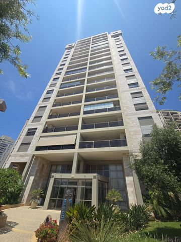 דירה, אהוד מנור, עיר ימים, נתניה