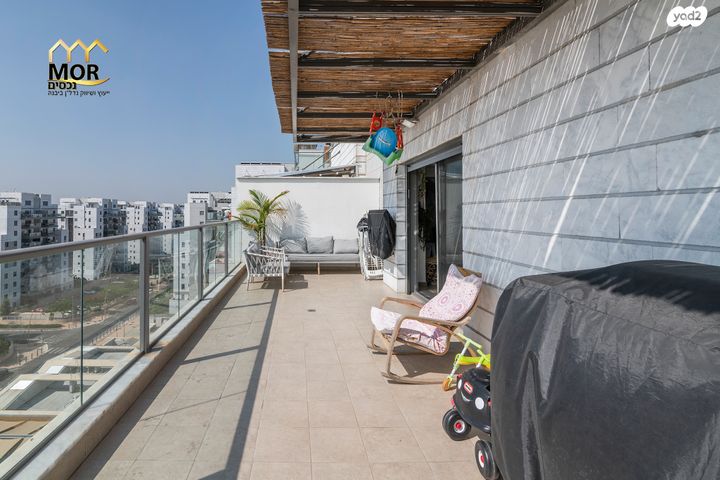 גג/ פנטהאוז, נאות שמיר, יבנה