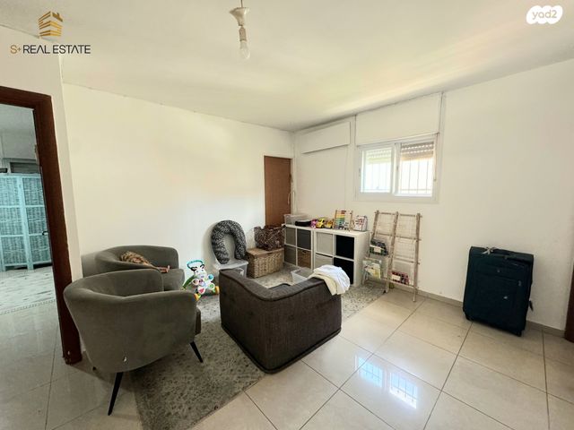 דו משפחתי, ראשונים, מעוז ציון ב', מבשרת ציון