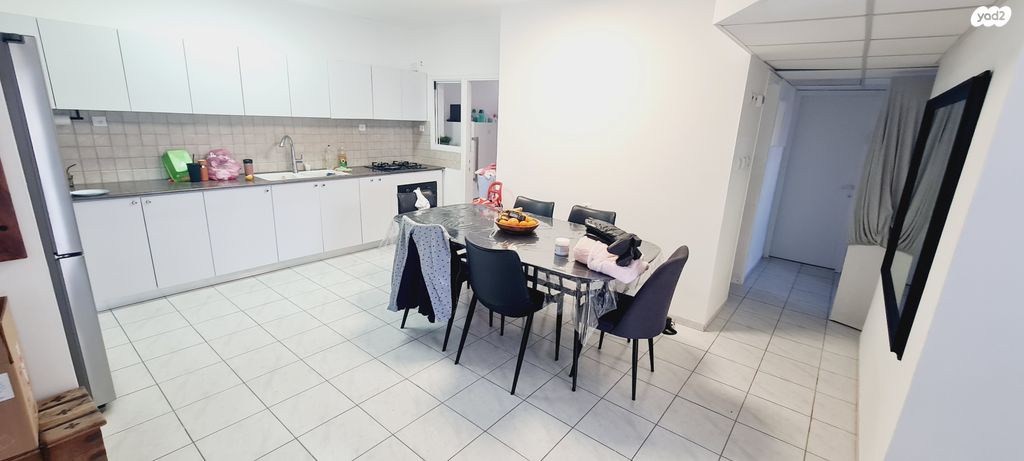 דירה, רמות יצחק, נשר