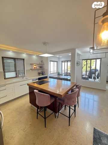 גג/ פנטהאוז, כיכר היינריך היינה, מרכז הכרמל, חיפה