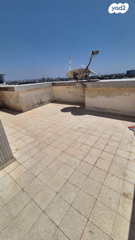 גג/ פנטהאוז, חללי אגוז, גני אביב, לוד